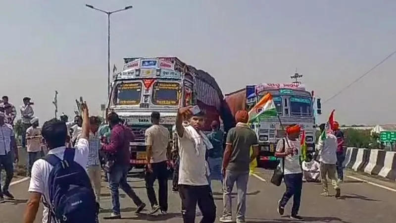 Farmers blockade