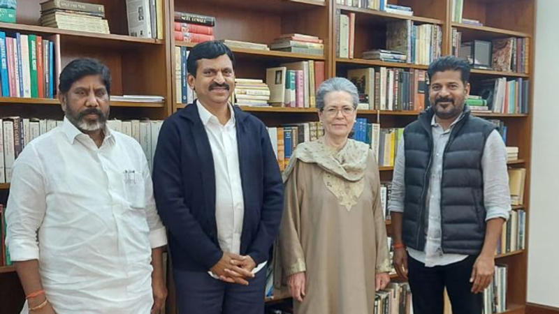 Telangana CM Revanth Reddy meets Sonia Gandhi in Delhi 