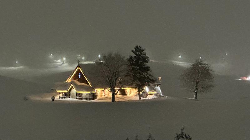 Omar Abdullah's breathtaking photos of Kashmir covered in snow leave everyone in awe.