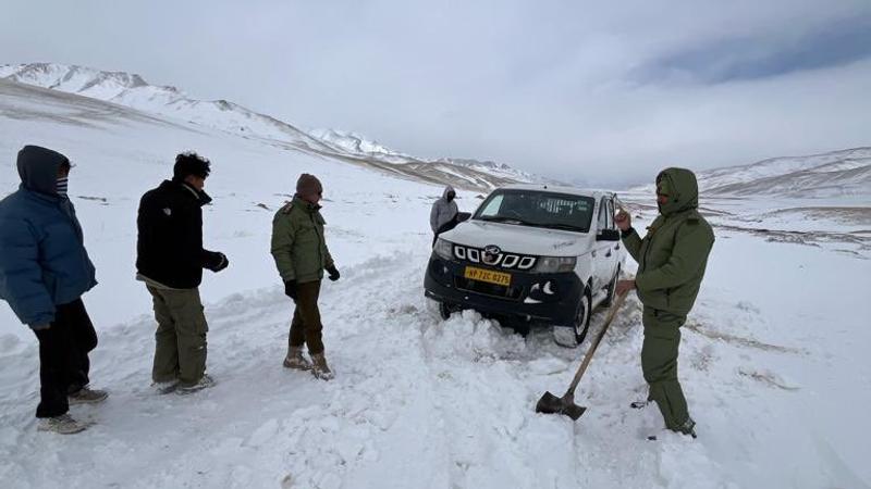 Over 15 civilians stranded in five vehicles were rescued from Nyoma while two were rescued from Khaltse area of Leh district.