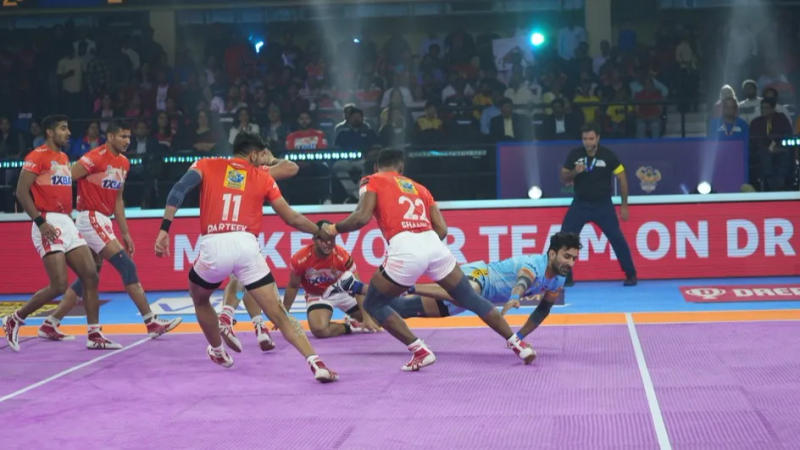 UP Yoddhas vs Gujarat Giants in PKL