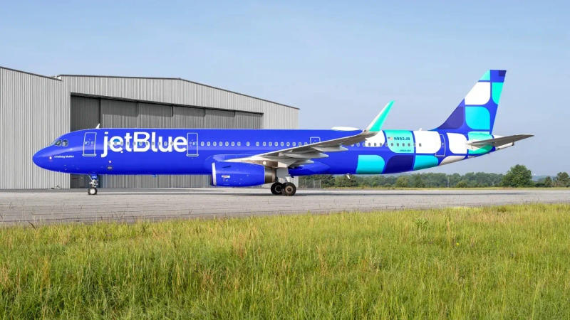JetBlue narrows loss forecast