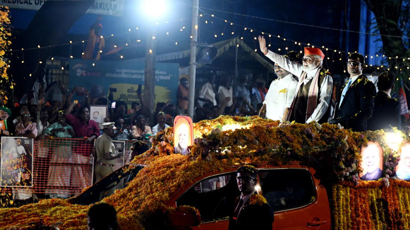 Rousing Welcome In Kochi: PM Modi Holds Stunning Roadshow As Swarms Of ...