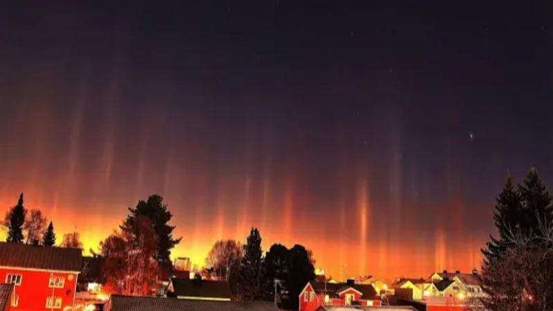 'Pillars of light' falling from sky stun locals in Sweden.