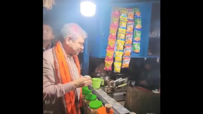 Rail Minister Ashwini Vaishnaw 'Chai Pe Charcha' at Nrusingha Chowk, Odisha