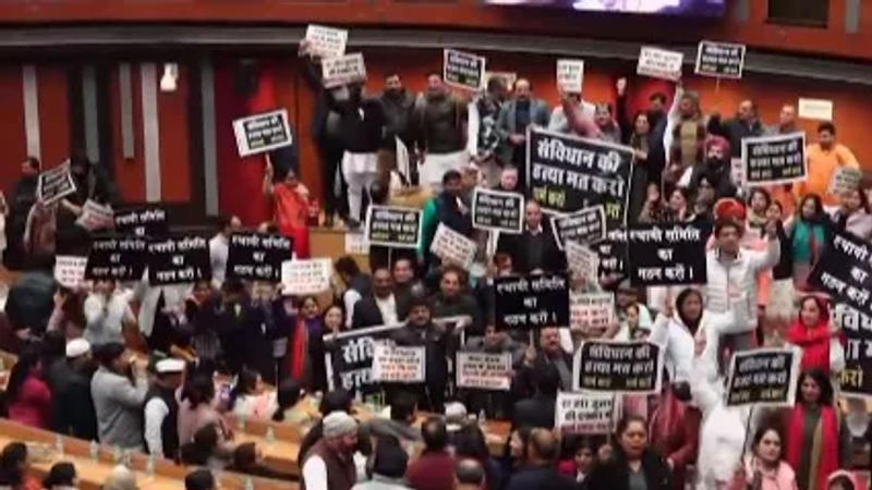 BREAKING: Massive Ruckus In MCD House As BJP Councillors Protest