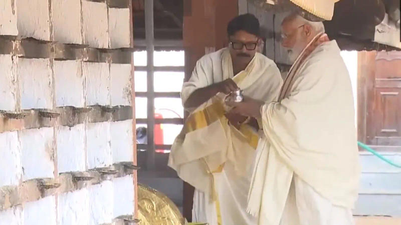 PM Modi Visits Thriprayar Shree Ramaswamy Temple