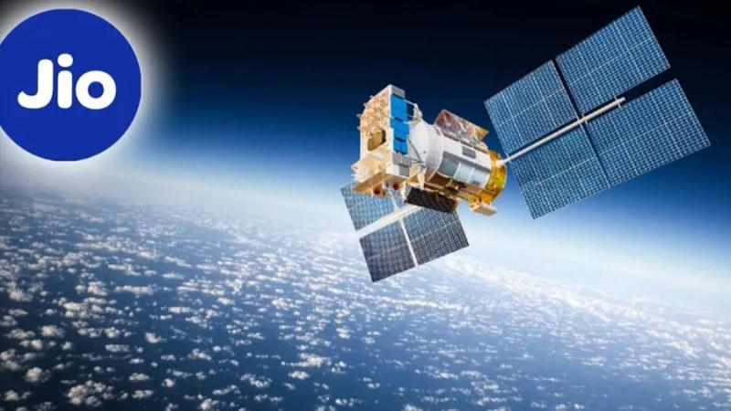 Satellite Internet Wars Heat Up in India as Jio, OneWeb Secure Licenses, Starlink Seeks Approval