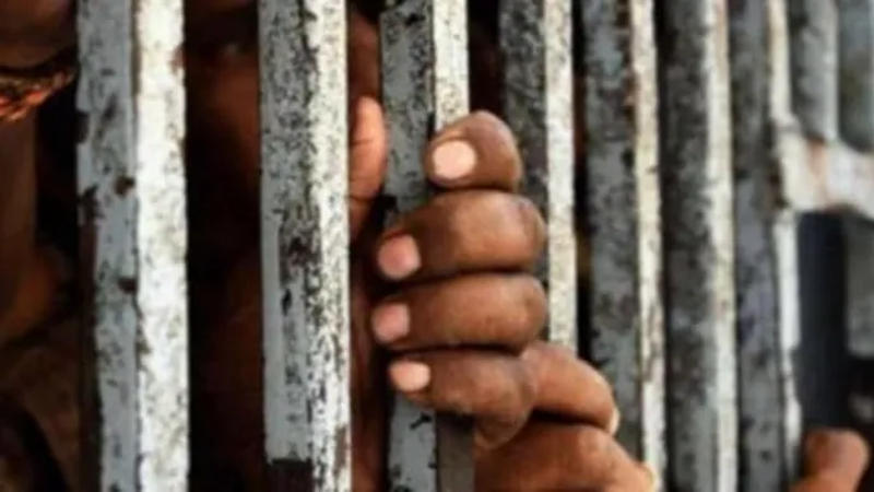Undertrial escapes prison in UP's Etawah.