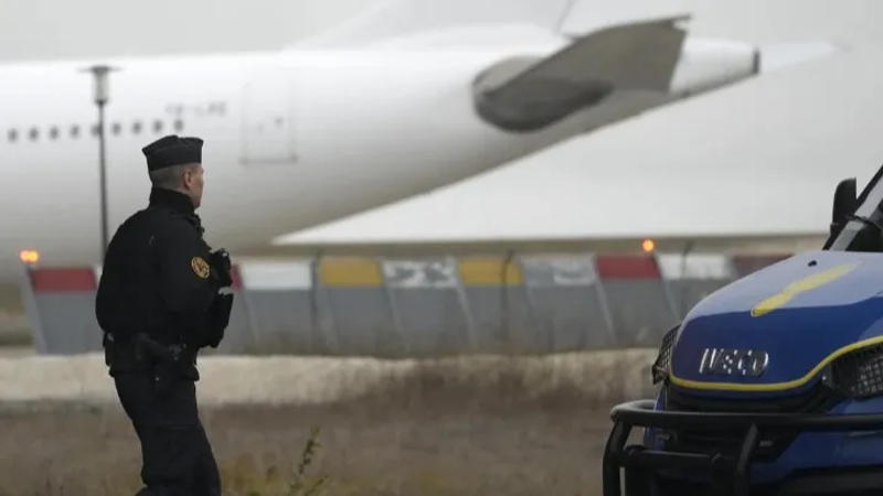Plane grounded in France 
