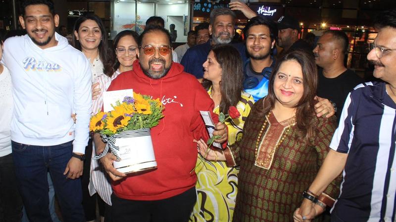 Shankar Mahadevan at airport