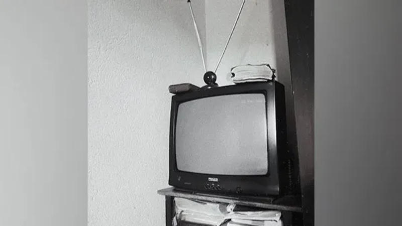 Commercialization of television started in Britain