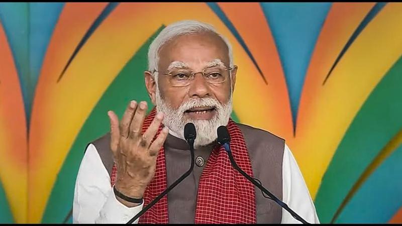 PM Modi Mocks Rahul Gandhi Over His Remark on Eradicating Poverty