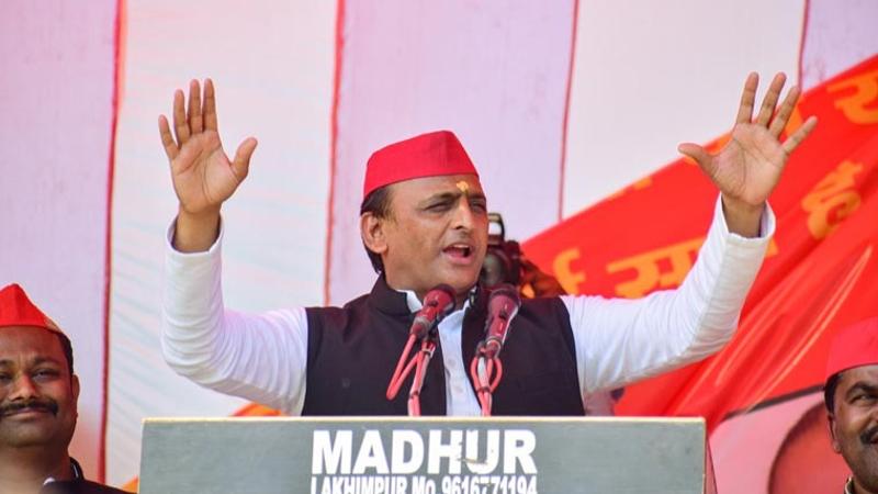 Chaos in Akhilesh Yadav's rally in Sant Kabir Nagar 