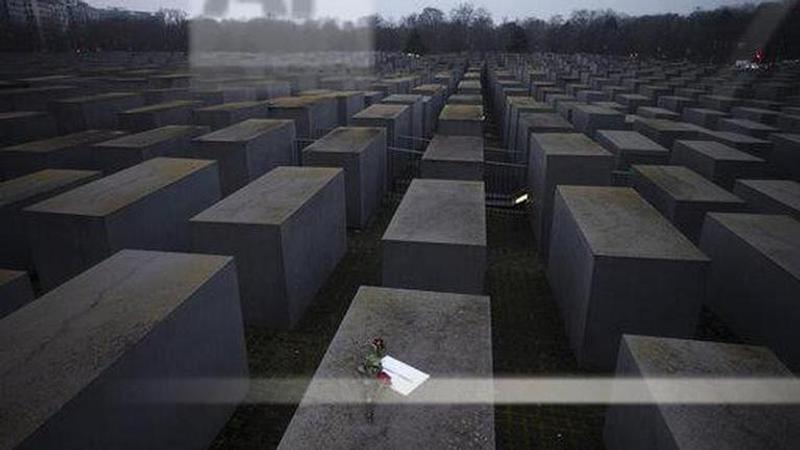 Kate, Prince Charles pay tribute to Holocaust survivors