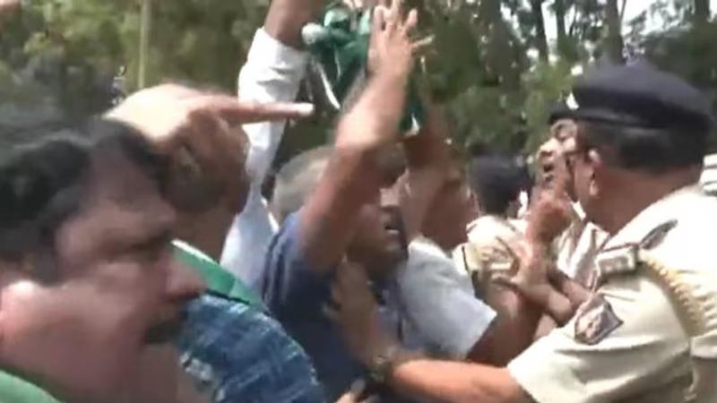 Prajwal Revanna Sex Scandal: Scuffle Breaks Out Between Congress, JD(S) Workers in Hubbali