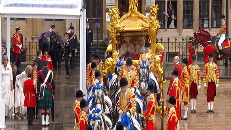 Buckingham Palace opens royal-exclusive rooms for public