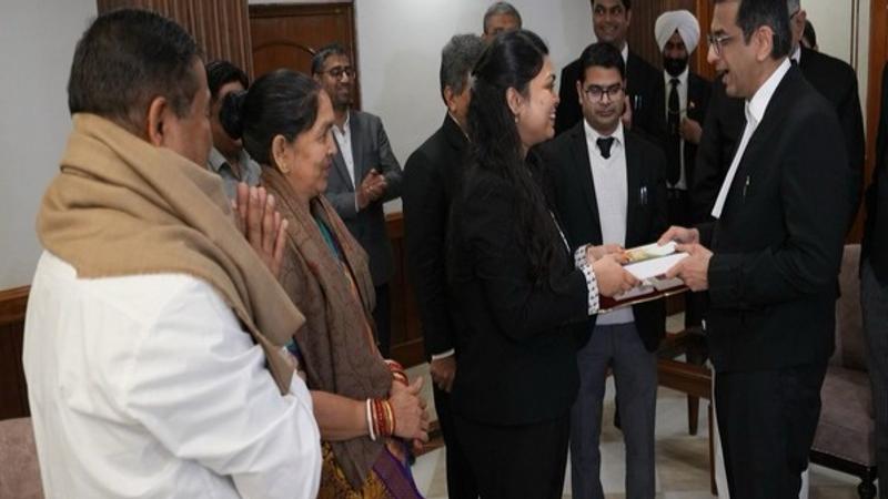 Supreme Court Chief Justice Felicitates Daughter Of Supreme Court Cook