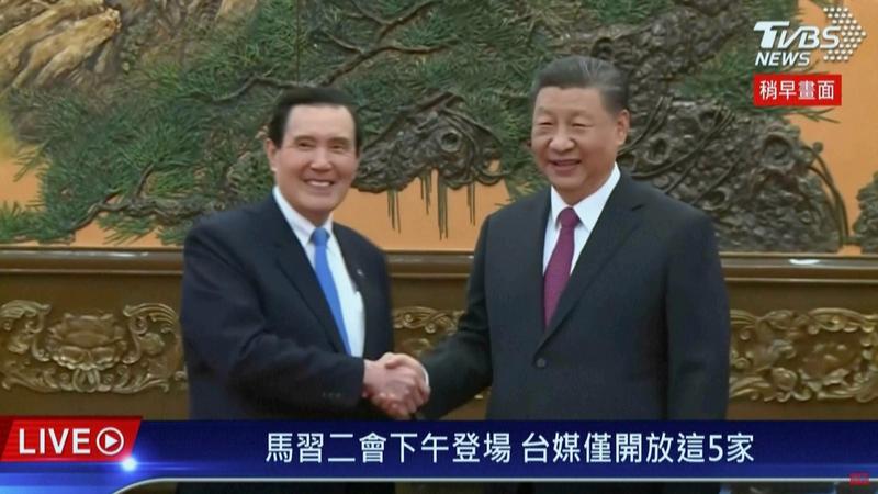  Chinese President Xi Jinping met with former Taiwanese President Ma Ying-jeou in Beijing on Wednesday.