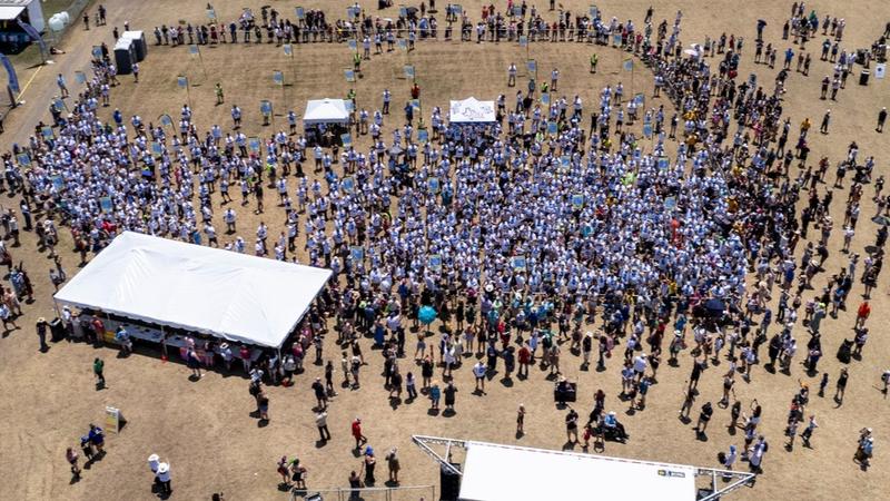 706 people of all ages names Kyle gathered in the Texan city of Kyle on Saturday to set a new world record. 