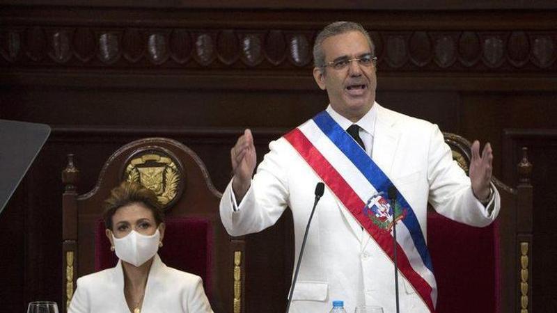 Dominican Republic swears-in new president