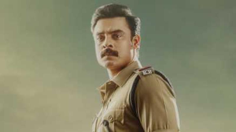 Tovino Thomas in Anweshippin Kandethum poster