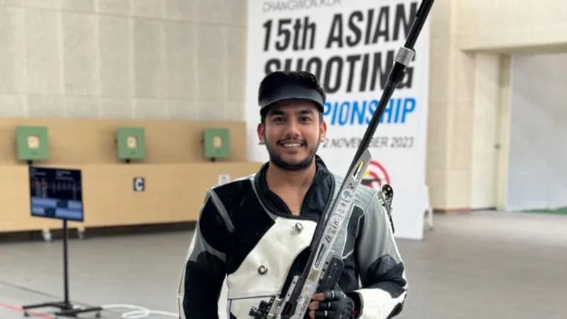 Aishwary Pratap Singh Tomar poses with the rifle
