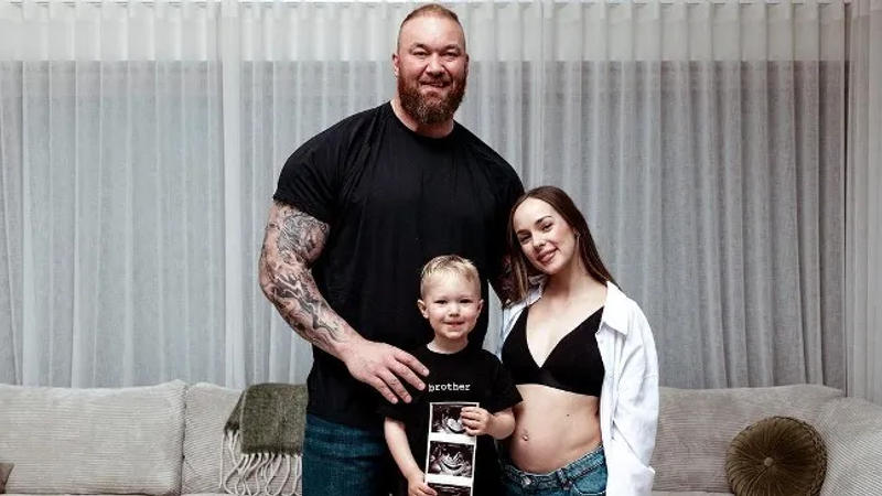 Thor Bjornsson, Kelsey Henson