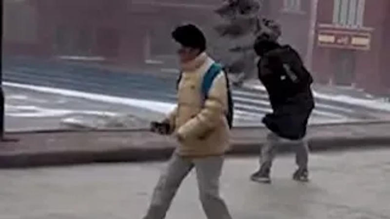 Students faces ice storm for classes in Noth China