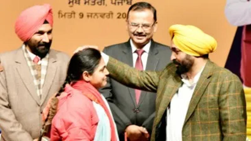CM Mann's new year bonanza to youth, hands over appointment letter to 520 newly recruited clerks