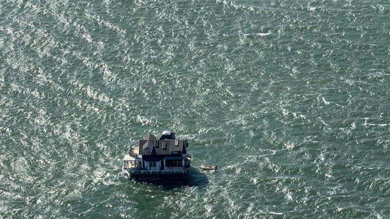 Two Storey House Reaches To Sausalito Floating From Redwood City