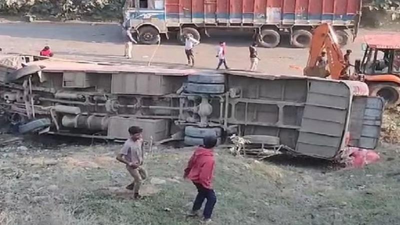 Unnao bus truck accident