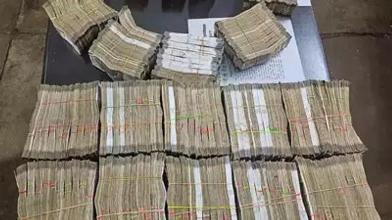 Cash seized by SST in Thane amid Maharashtra polls