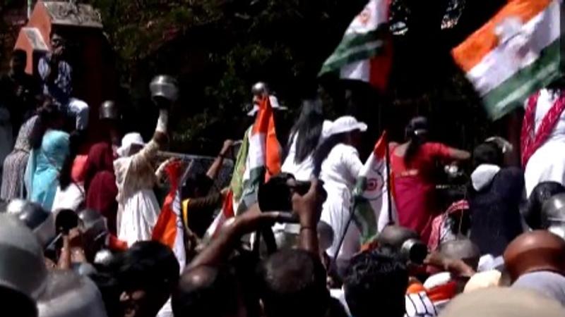 Protest Turns Violent as All India Mahila Congress Condemns Kerala Govt Over Price Hike 