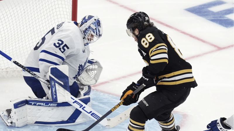 David Pastrnak wins it for Boston Bruins