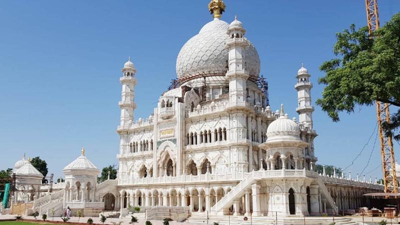 Agra's Soami Bagh Attracts Visitors With Spiritual Beauty 