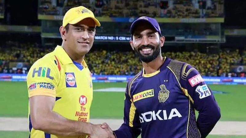 Dinesh Karthik and MS Dhoni