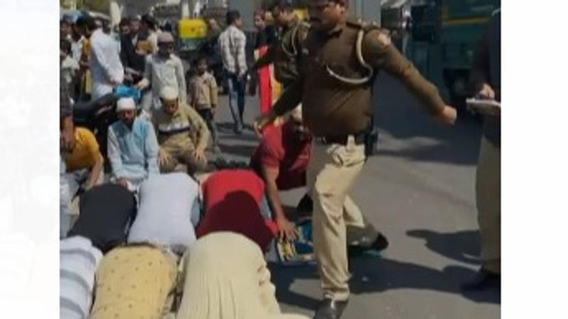 The video captured the Delhi Sub Inspector allegedly assaulting individuals as they were offering Namaz in the middle of the road. 