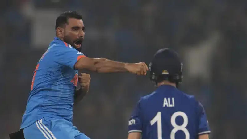 Mohammad Shami celebrates Moeen Ali's wicket