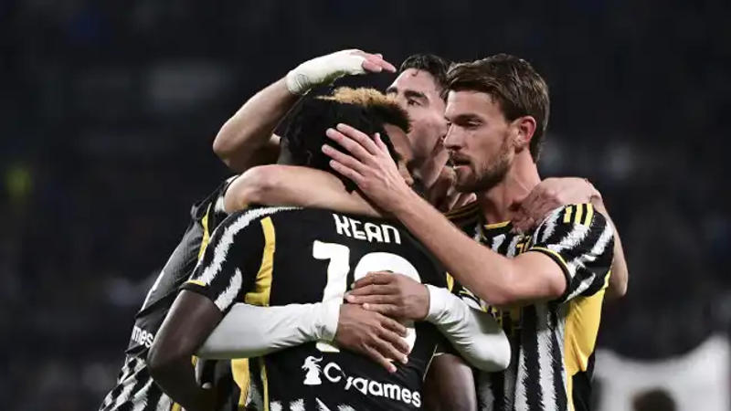 Juventus players celebrate.