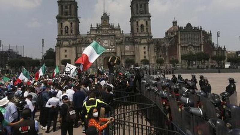 Anti government demo reach Mexico City main square