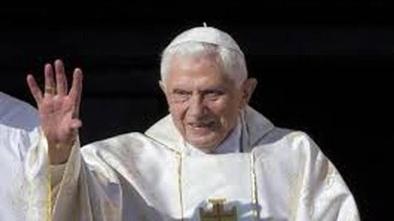 Emeritus Pope Benedict XIV visits family grave in Germany