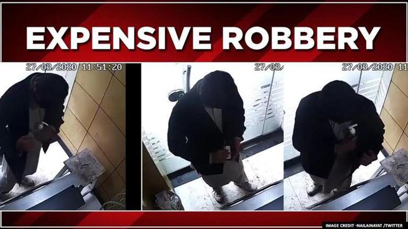 Coronavirus : Man steals sanitiser from an ATM vestibule, watch video