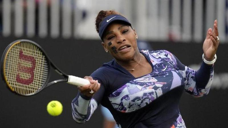 Serena Williams Wimbledon return