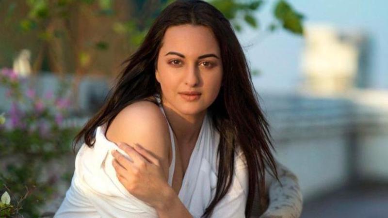 Sonakshi Sinha on her artistic skills, says '4 years back I rediscovered painting'