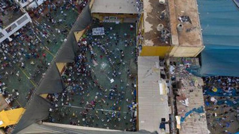 Riot hits Venezuelan prison; wounded warden among casualties