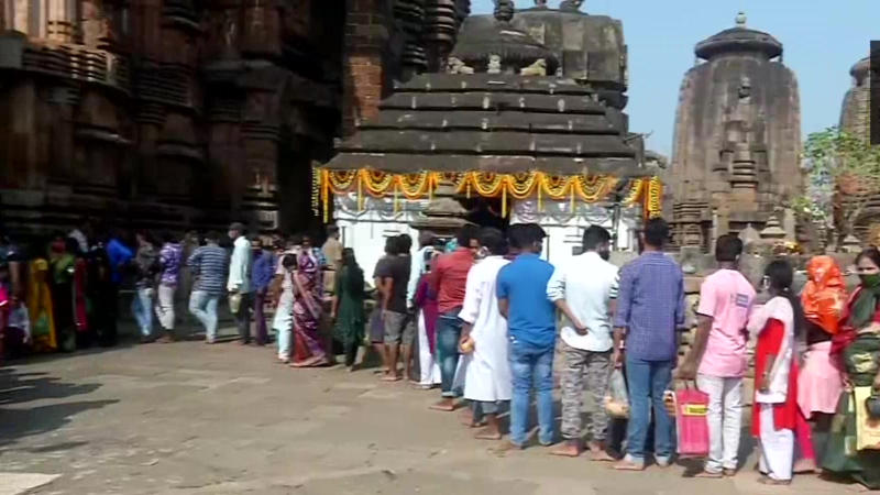 Lemon sold for Rs 35,000 at auction in TN temple