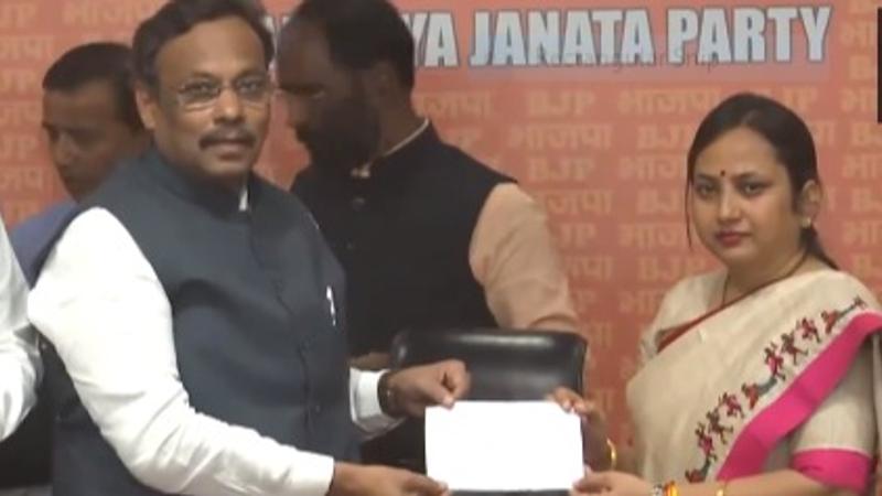 BSP MP Sangeeta Azad joins BJP 