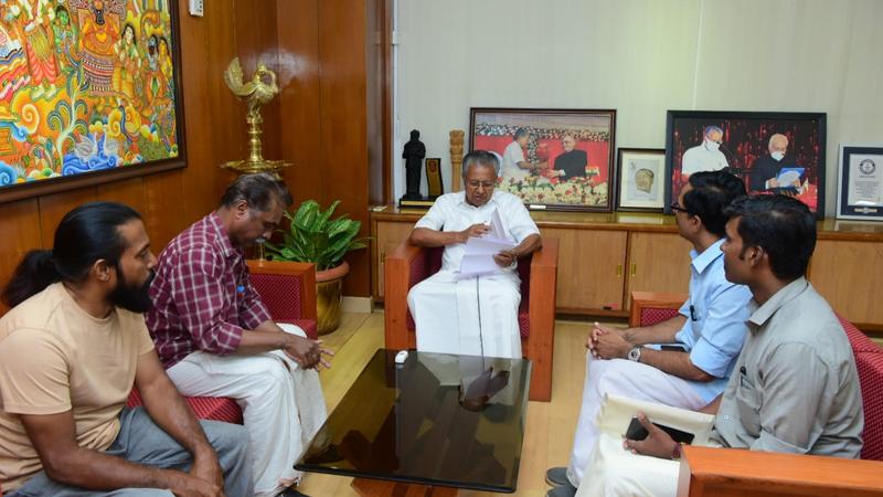 Kerala CM Pinarayi Vijayan meets with Sidharthan's family 