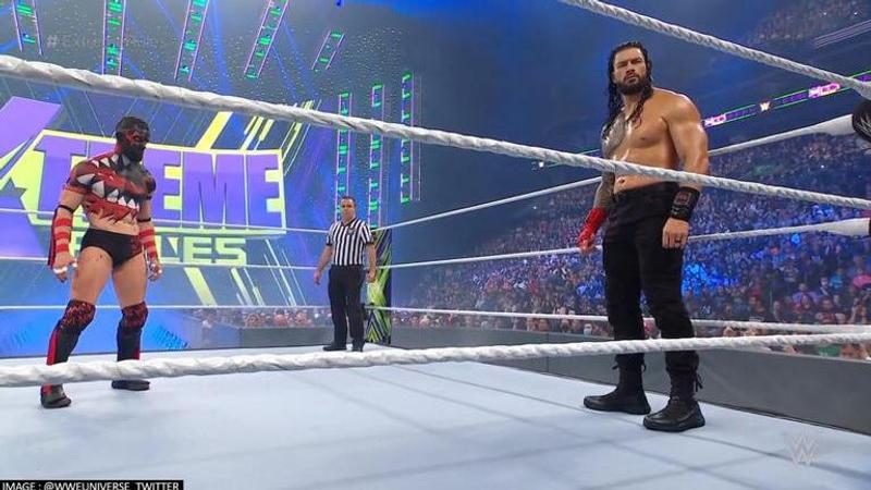 Roman Reigns uses mask to fight Finn Balor at WWE Extreme Rules 2021